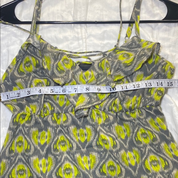 Elegant Asymmetrical Dress in Yellow and Black - Picture 4 of 7